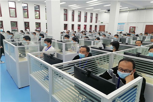 繼續教育學院斥資百萬進行計算機房改造升級，為業務拓展提供硬件保障